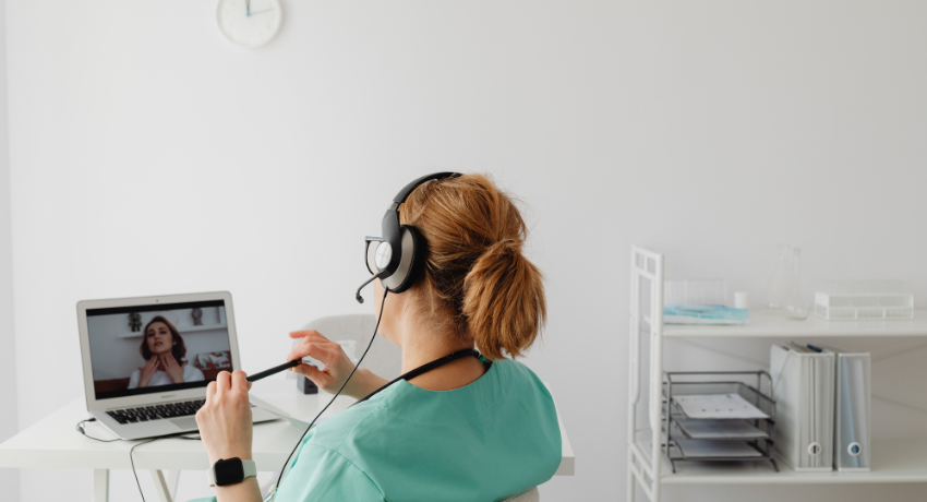 How Does Online Learning Compare To Face-to-Face Learning - woman sits at desk talking via video call to another woman using her laptop